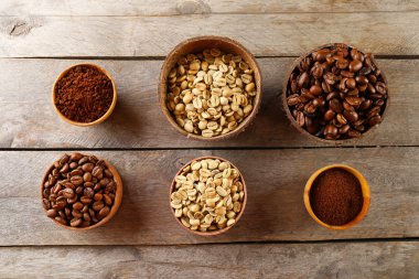 Kahve ahşap masa, üstten görünüm üzerinde küçük yemekler çeşitli