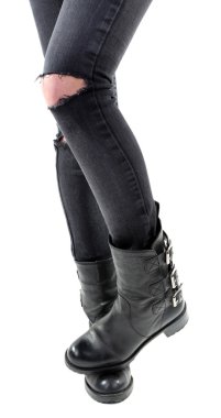 Kız gibi bacakları yırtık kot pantolon