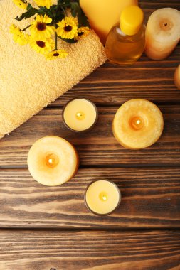 Masada mumlarla yumuşak havlu yakın çekim