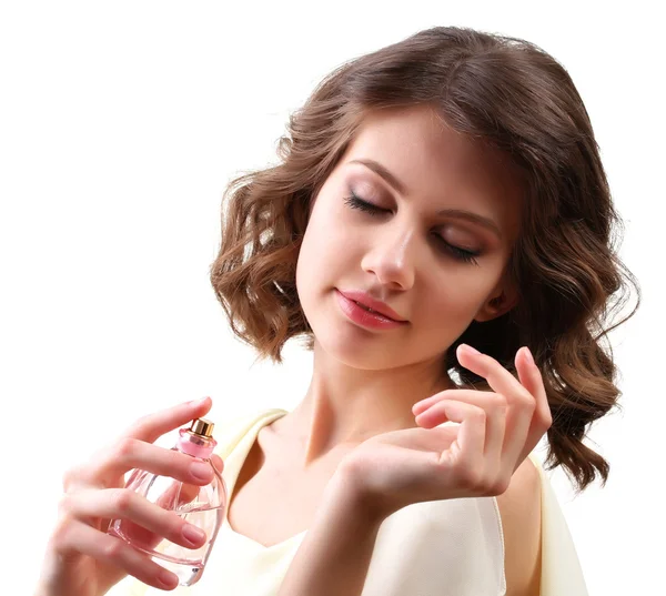 Hermosa mujer con frasco de perfume aislado en blanco — Foto de Stock