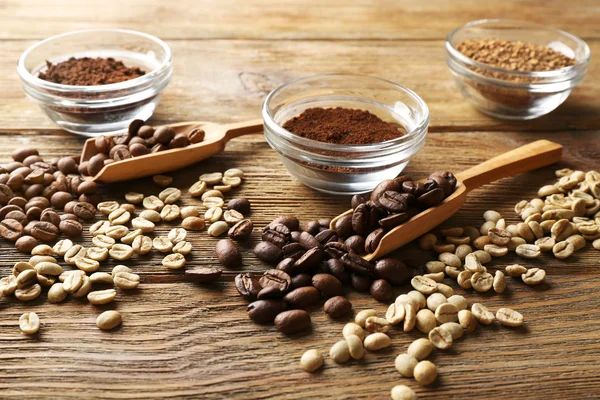 Various of coffee in small dishes on wooden background — Stock Photo, Image