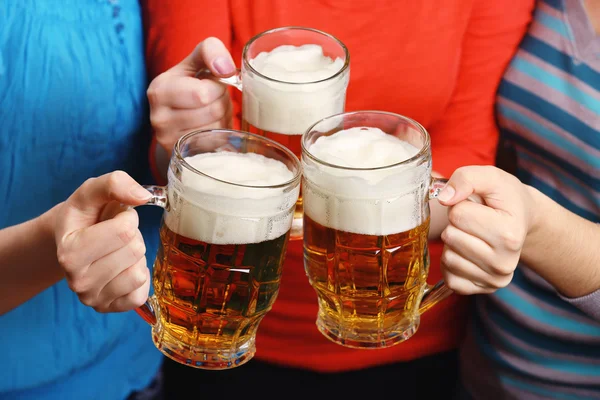 Beer in female hands — Stock Photo, Image