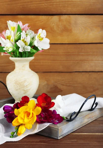 Beautiful spring flowers on wooden background — Stock Photo, Image