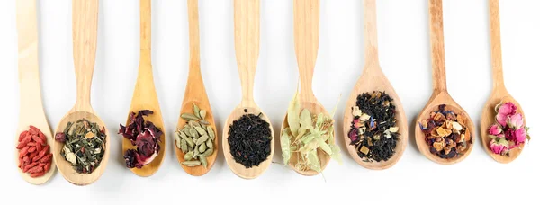 Colección de té y aditivos naturales en cucharas de madera, aisladas en blanco — Foto de Stock