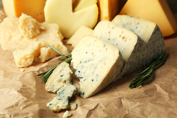 Various types of cheese with rosemary on table close up — Stock Photo, Image