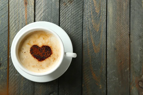Copo de cappuccino com coração — Fotografia de Stock