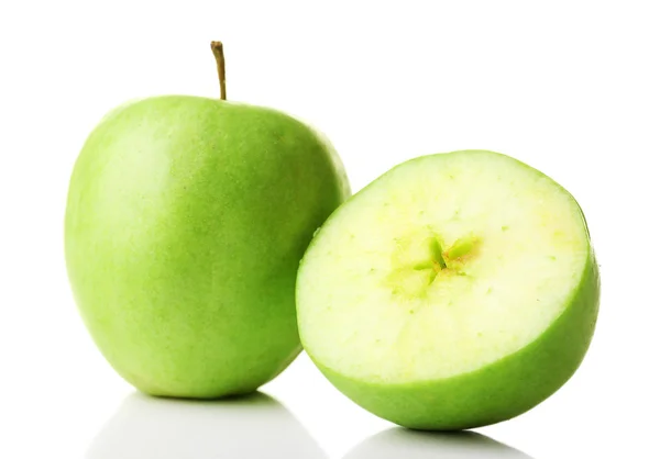 Нарезанное яблоко изолировано на белом — стоковое фото