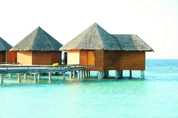 Villas de agua sobre fondo oceánico, en resort — Foto de Stock