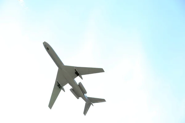 Model of plane over blue sky background — Stock Photo, Image