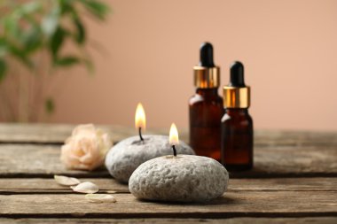 Kahverengi zemin üzerine ahşap masa güzel spa kompozisyonu