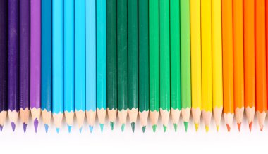 beyaz izole renkli kalemler