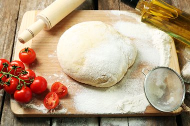 Hamur kesme tahtası kiraz ile tarih ve yağlıboya tablo kapat