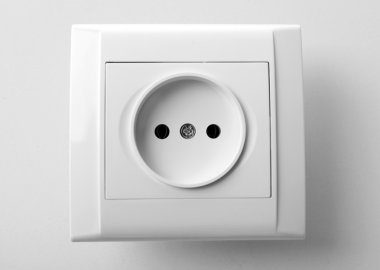 Soket üzerinde beyaz izole