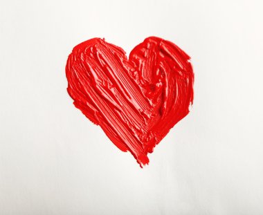 Beyaz Kağıt arka plan üzerinde kırmızı kalp boyalı