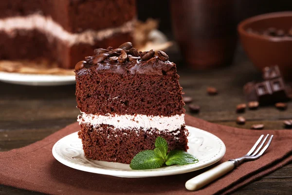 Deliziosa torta al cioccolato sul tavolo primo piano — Foto Stock