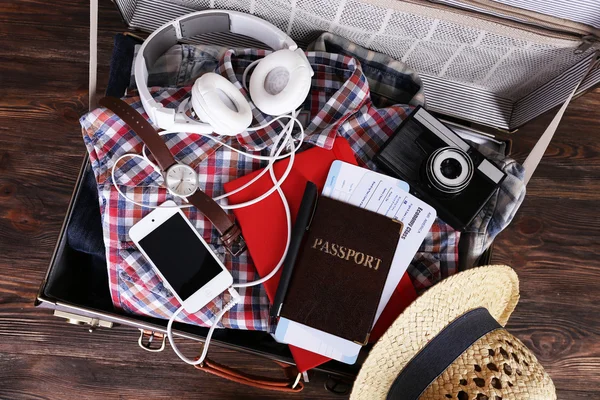 Packed suitcase of vacation items, top view — Stock Photo, Image