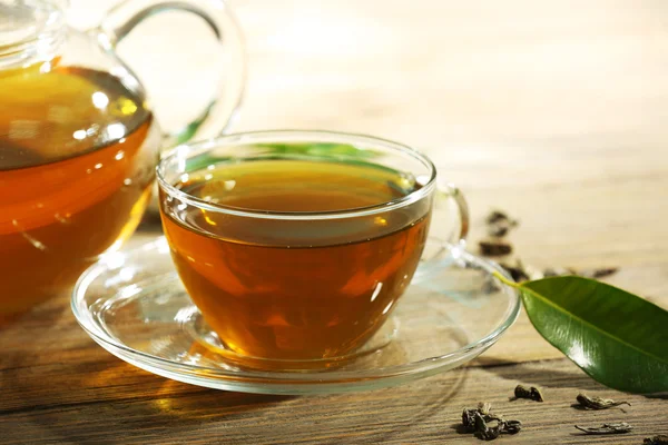 Xícara de chá verde na mesa close-up — Fotografia de Stock