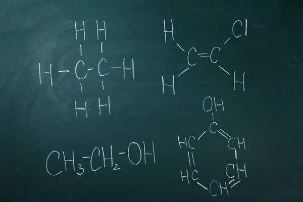 Molecule models and formulas on blackboard background — Stock Photo, Image