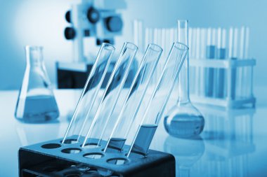 Laboratuvarda test tüpleri