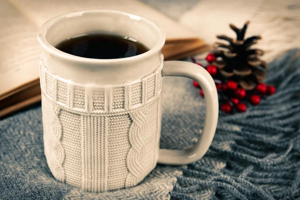 格子縞、ビンテージ効果のお茶のカップ — ストック写真
