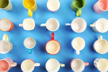 Grup renk tablosu, üstten görünüm üzerinde renkli bardak