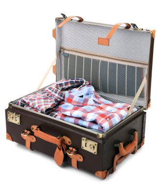 Ambalaj bavul üzerinde beyaz izole seyahat için