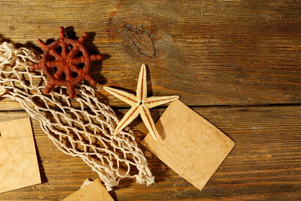 木製の背景に海の星とカードのダミーカード — ストック写真