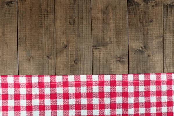 木製のテーブル背景に市松模様ナプキン — ストック写真
