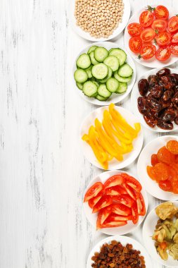 farklı ürünler üzerinde daireler ahşap tablo, üstten görünüm