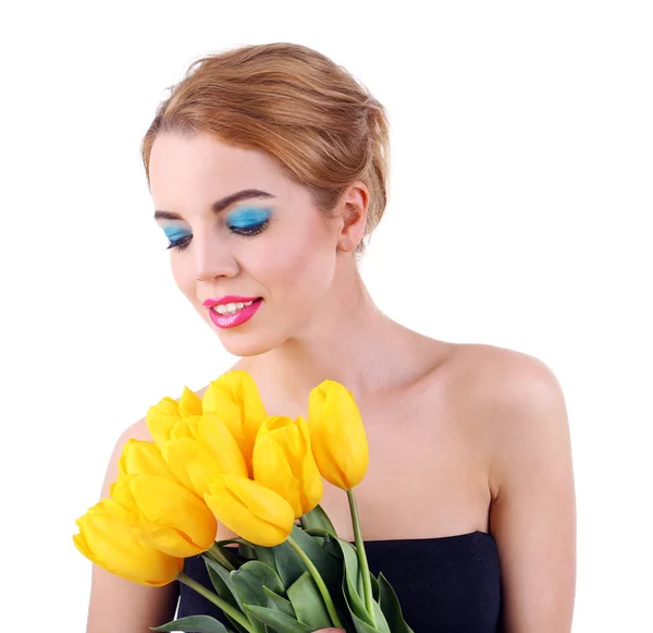 Porträt einer jungen Frau mit Tulpen auf weißem Grund — Stockfoto