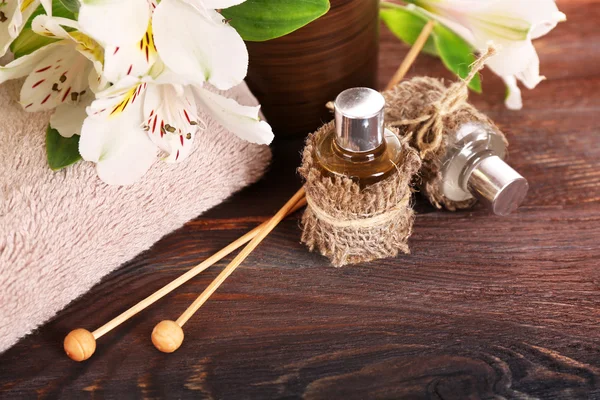 Spa still life with flower on wooden table, closeup — Stock Photo, Image