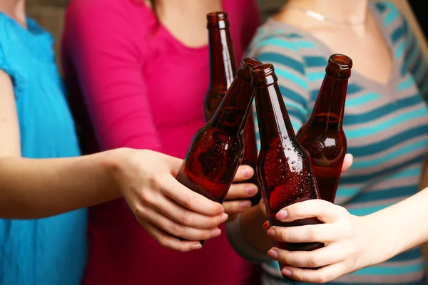 Beer in female hands, closeup — Stock Photo, Image