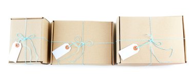 Posta paket parsel üzerinde beyaz izole