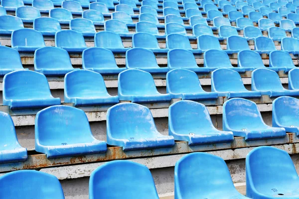 Asientos azules vacíos en el estadio — Foto de Stock