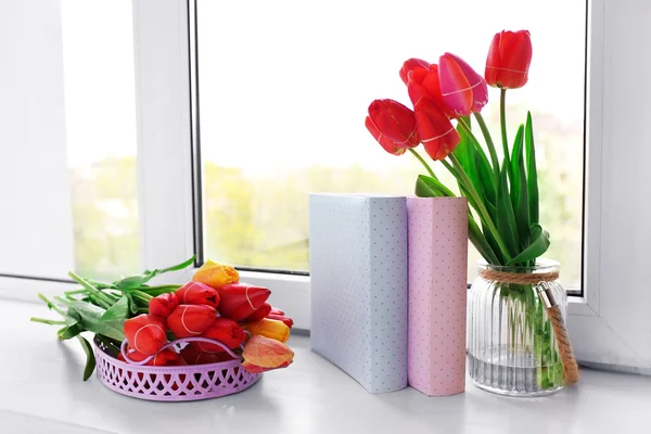 Still life with bouquet of fresh tulips on windowsill background — Stock Photo, Image