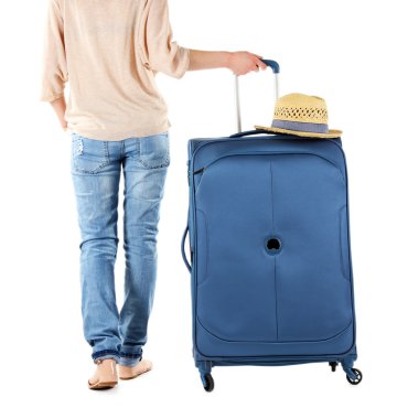 Kadın şapka, üzerinde beyaz izole bavulla çekerek