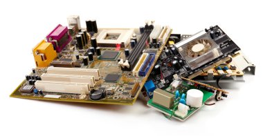 Elektronik atık beyaz izole