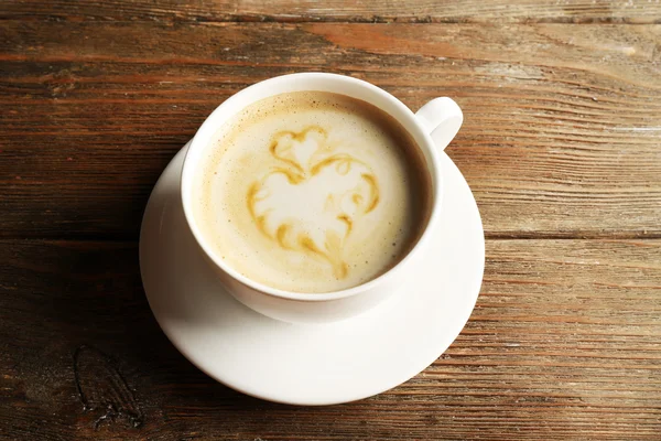 Kopp kaffe latte konst på trä bakgrund — Stockfoto