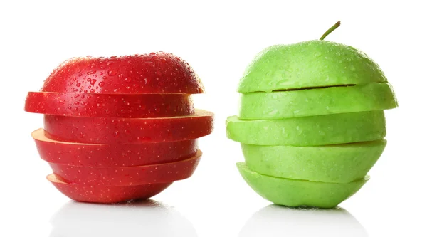 Manzana en rodajas aislada en blanco — Foto de Stock