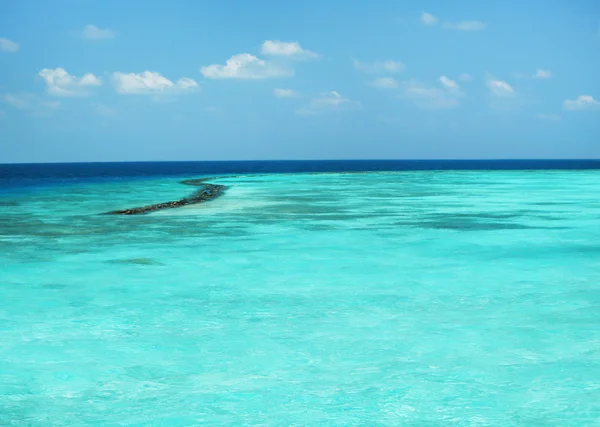 リゾートで、透明な海の水 — ストック写真