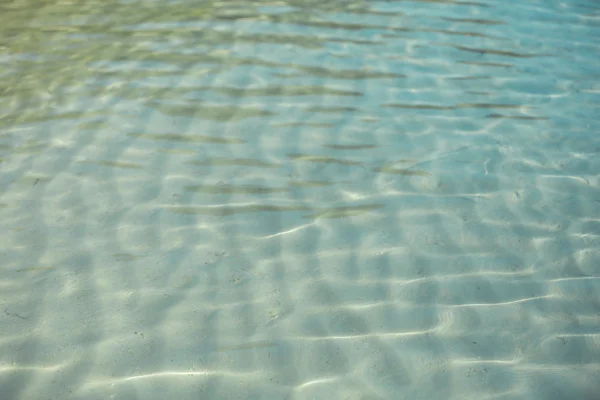 Água do mar límpida, em resort — Fotografia de Stock
