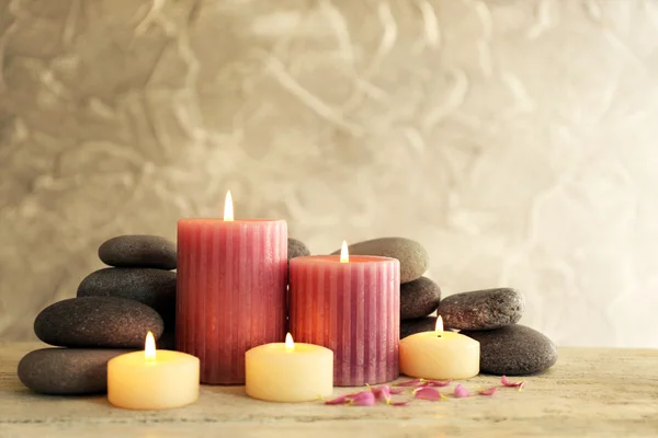 Natureza morta com velas de spa — Fotografia de Stock