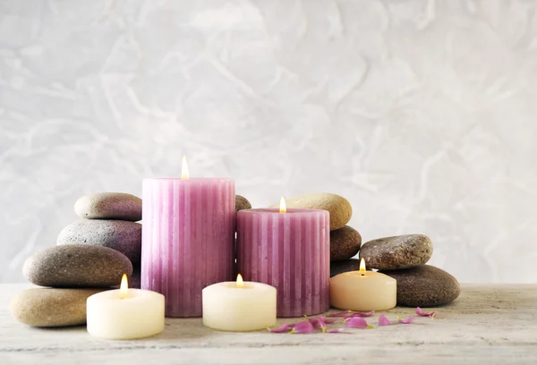 Natureza morta com velas de spa — Fotografia de Stock