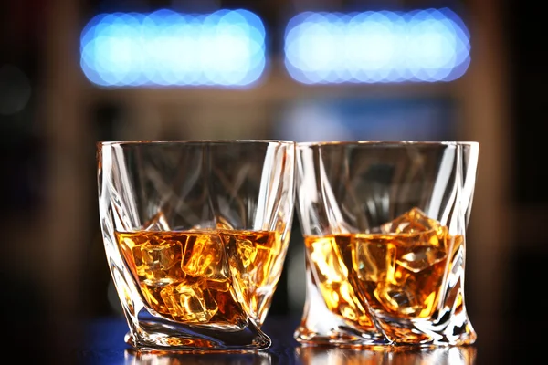 Barda bir bardak viski. — Stok fotoğraf