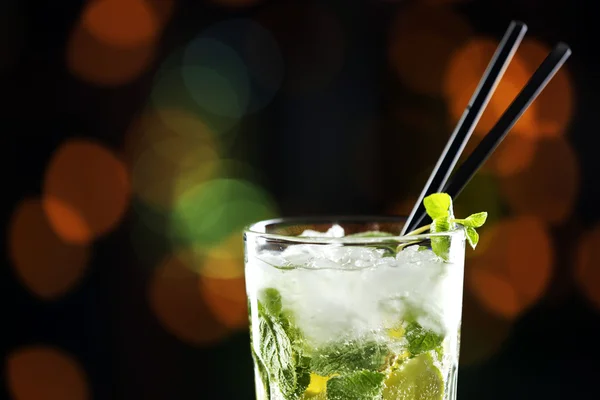 Glass of cocktails on bar background — Stock Photo, Image