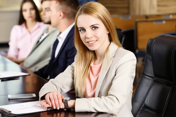 Mensen uit het bedrijfsleven werken — Stockfoto