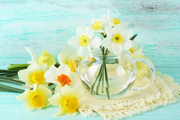 Färska narcisser blommor — Stockfoto