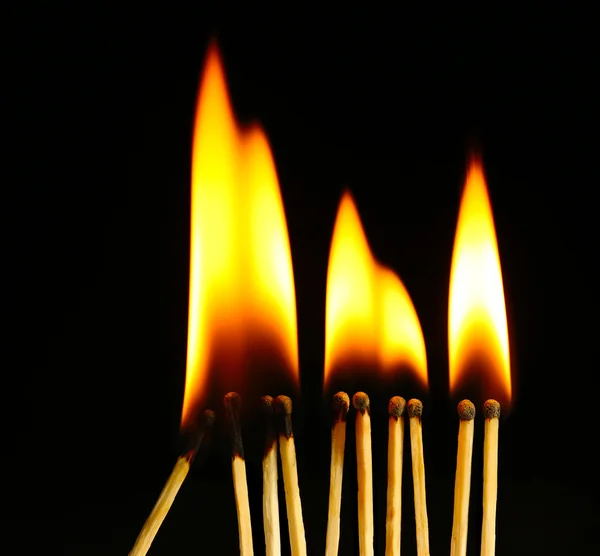 Brinnande matcher på nära håll — Stockfoto