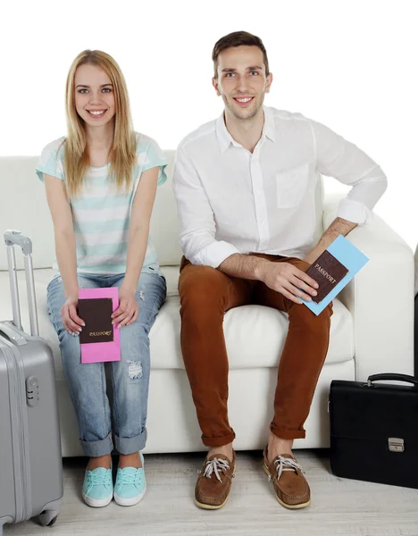Szczęśliwa para z bagażu — Zdjęcie stockowe