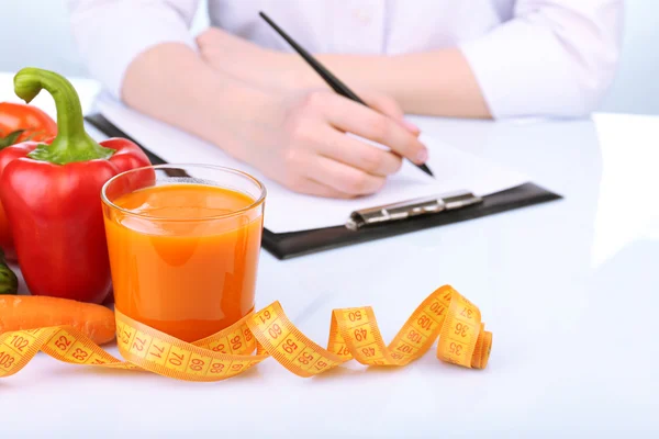 Medico piano di dieta scrittura — Foto Stock